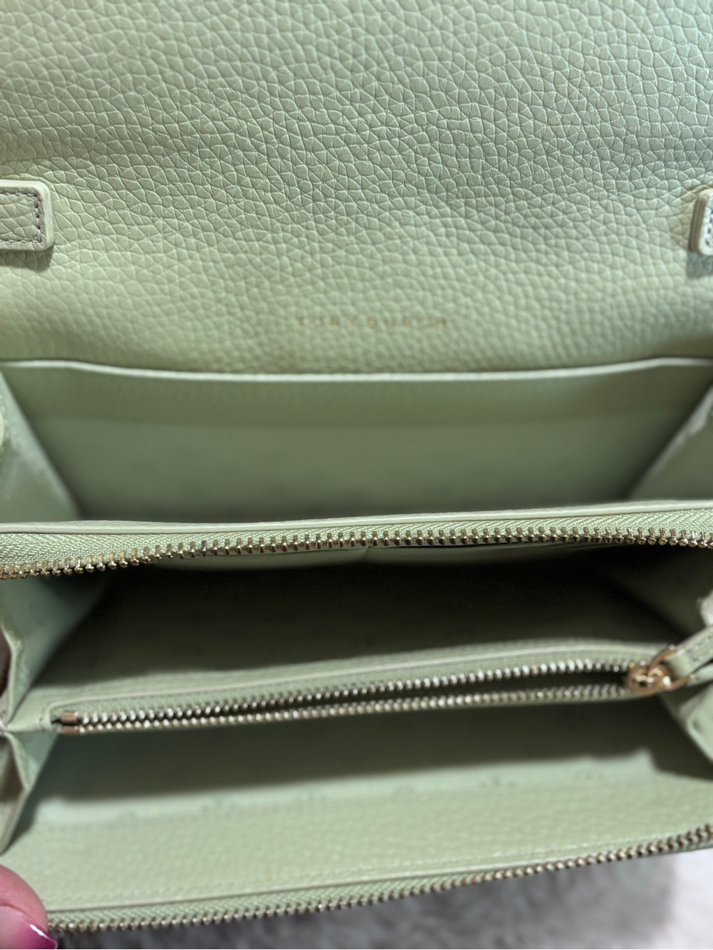 Tory Burch Thea Flat Wallet Cross Body in Garden Sage - Picture 3 of 10